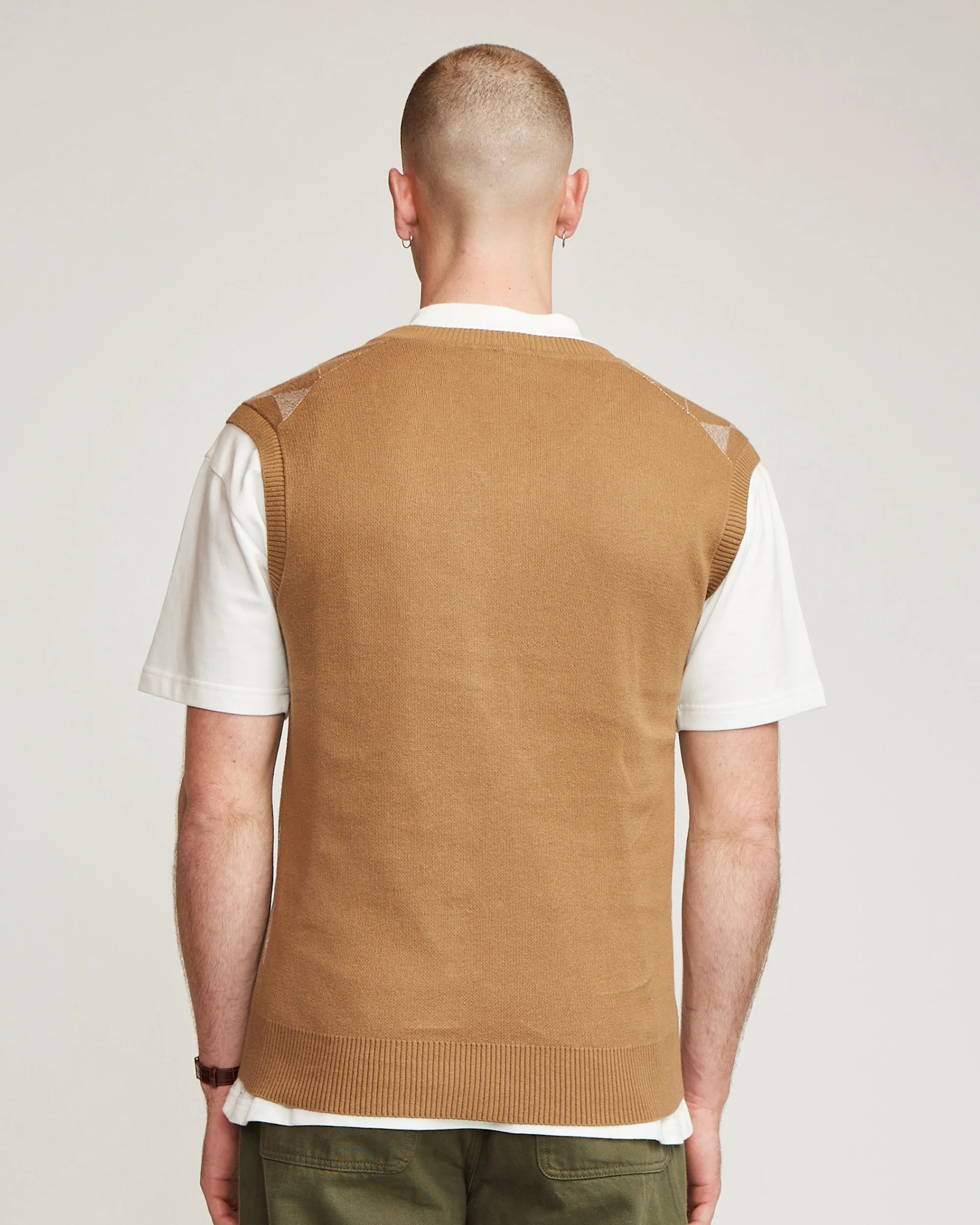 ARGYLE knitted vest - Brown - Image 5