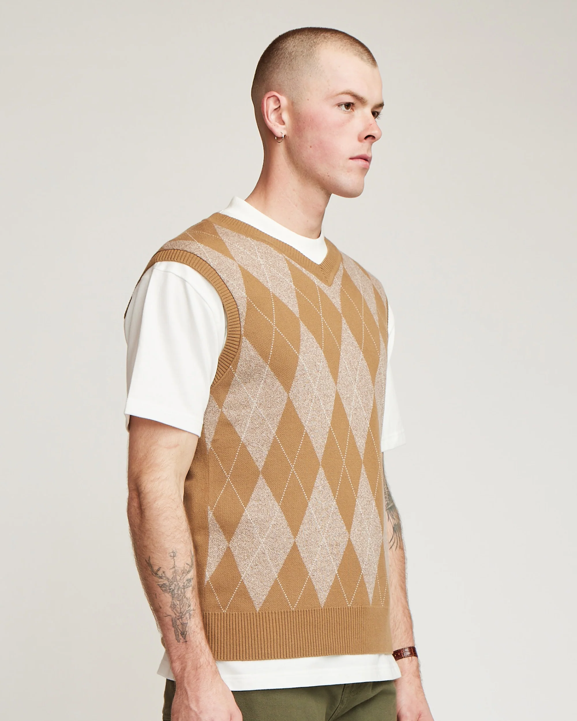 ARGYLE knitted vest - Brown - Image 6